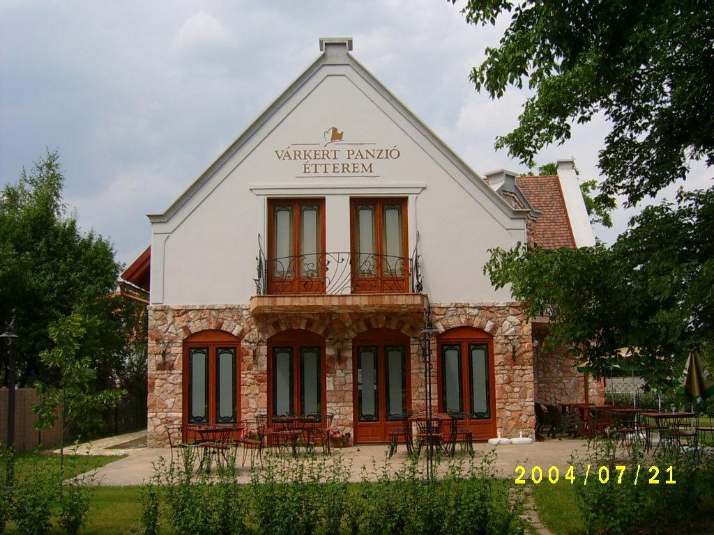 Varkert Panzio 2*